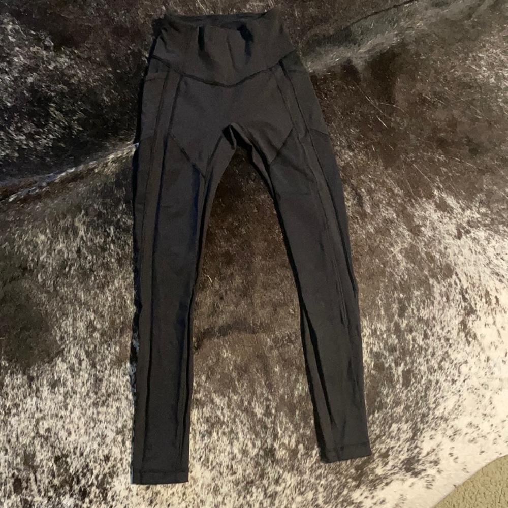 Black Lululemon Athletic leggings with Pockets